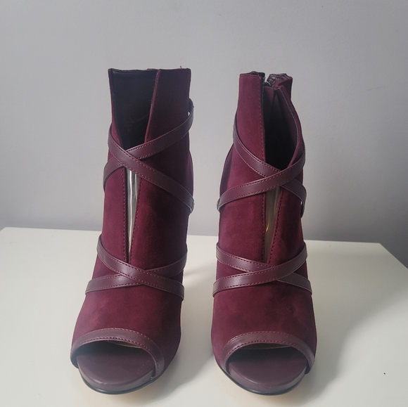 GUESS ADALIND2 Burgundy Suede Bootie - Picture 3 of 6